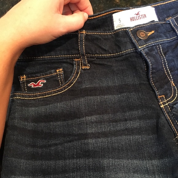 Hollister dark wash size 5 shorts!! - Picture 2 of 6